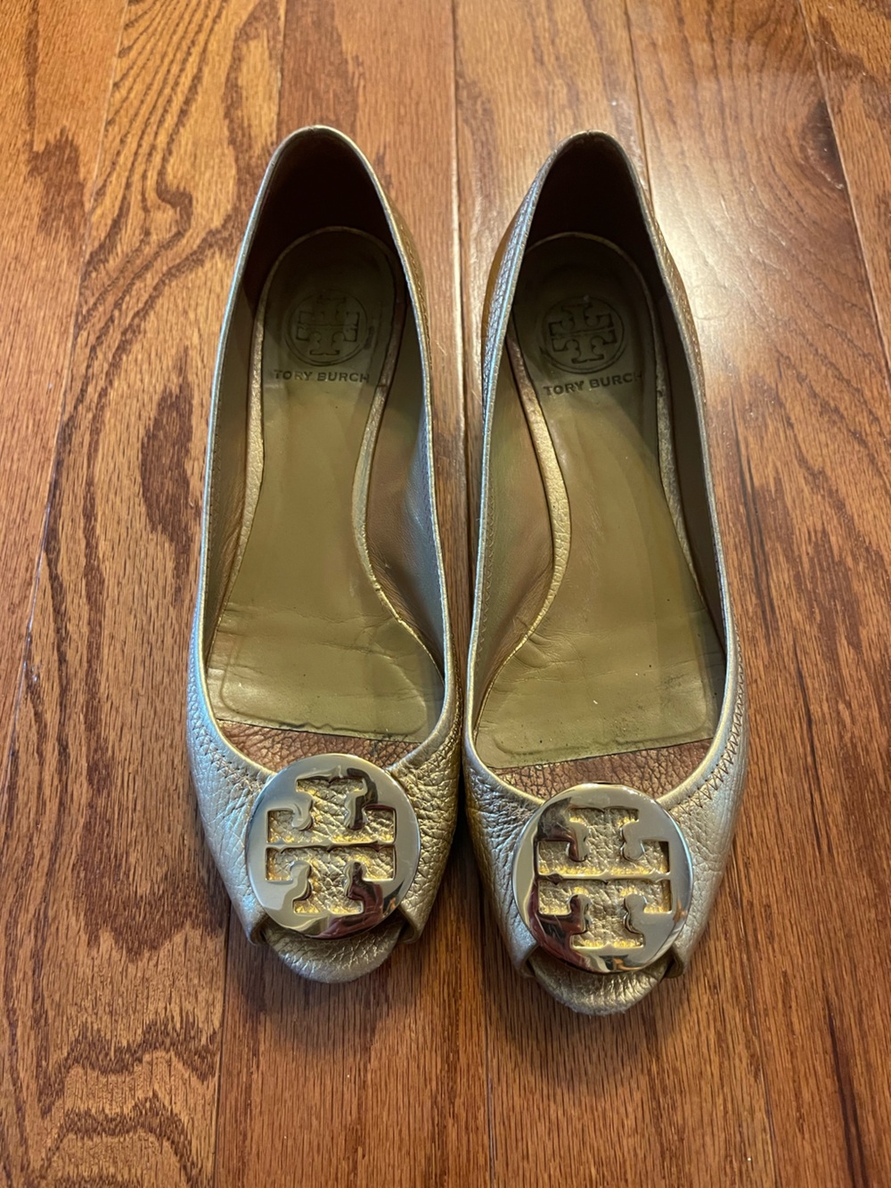 Tory Burch Sally Metallic Gold Crackle Leather Peep Toe Size 7.5
